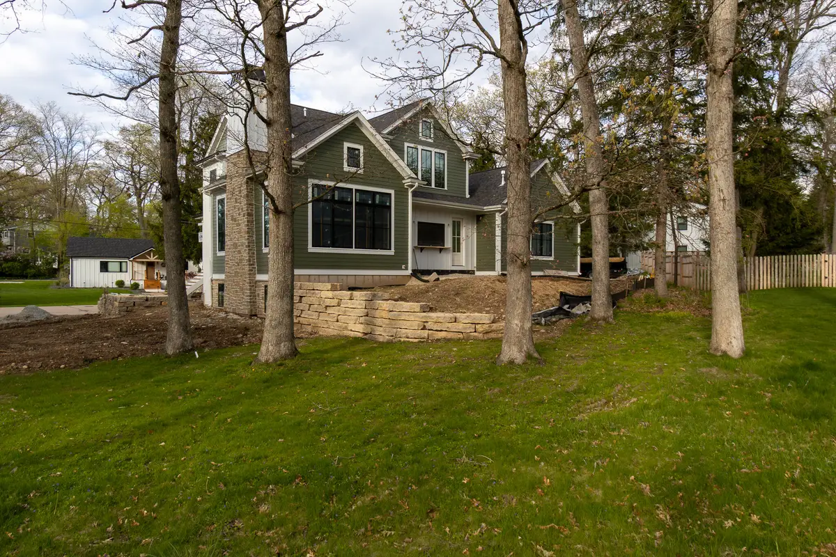 327 Church Dr, Fontana, WI 53125 - #1