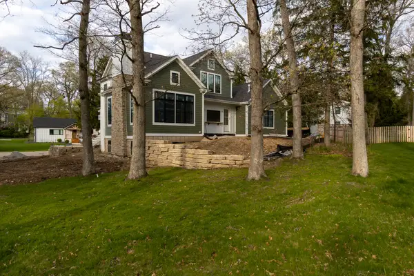 327 Church Dr, Fontana, WI 53125