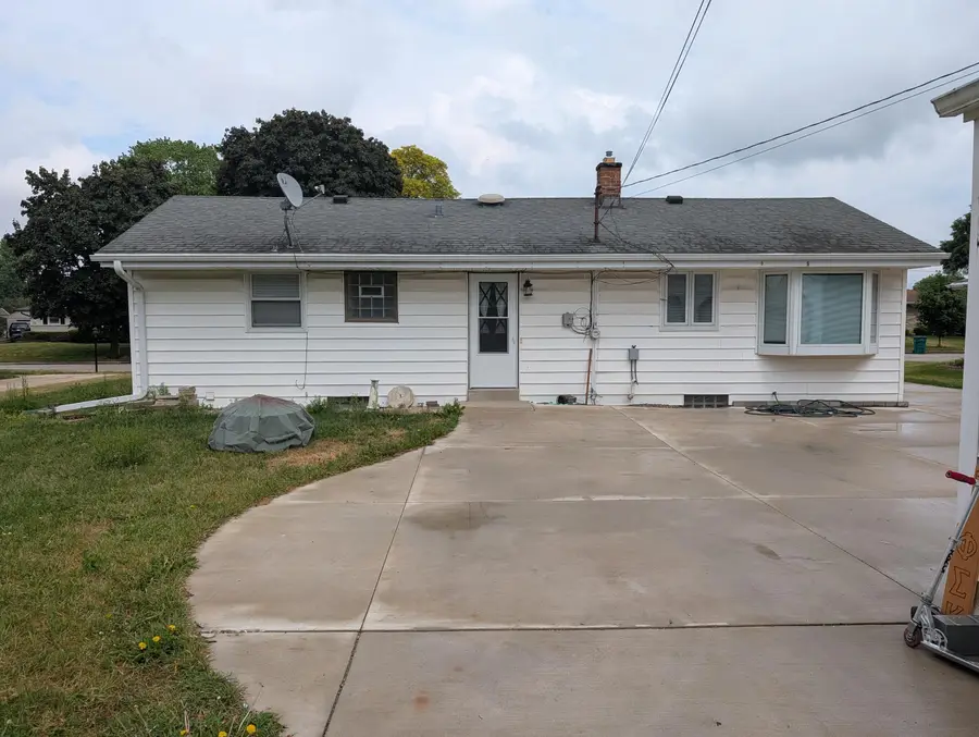 W148N8147 University Dr, Menomonee Falls, WI 53051 - #3