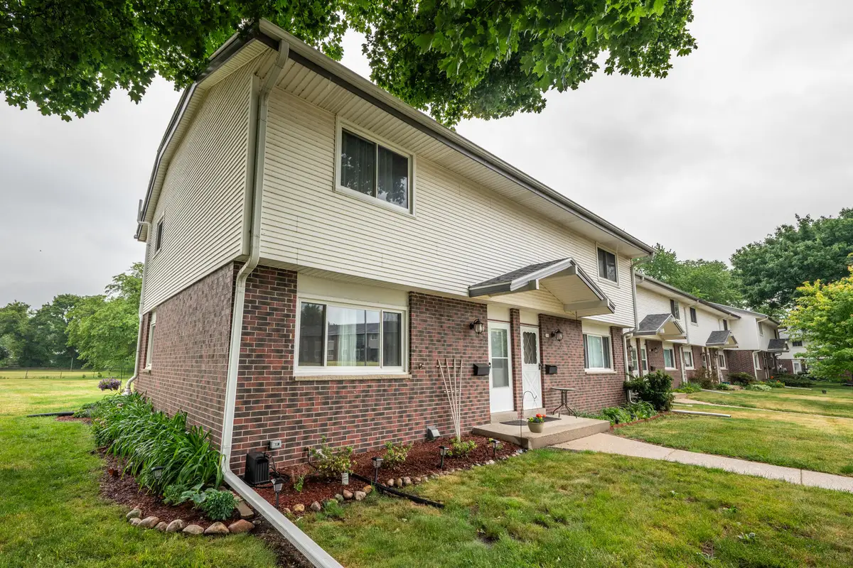 250 Morris St, Pewaukee, WI 53072 - #1