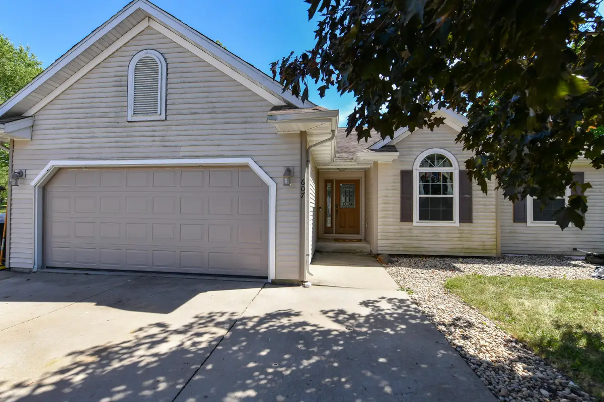 607 Stephanie St, Rochester, WI 53105 - #1