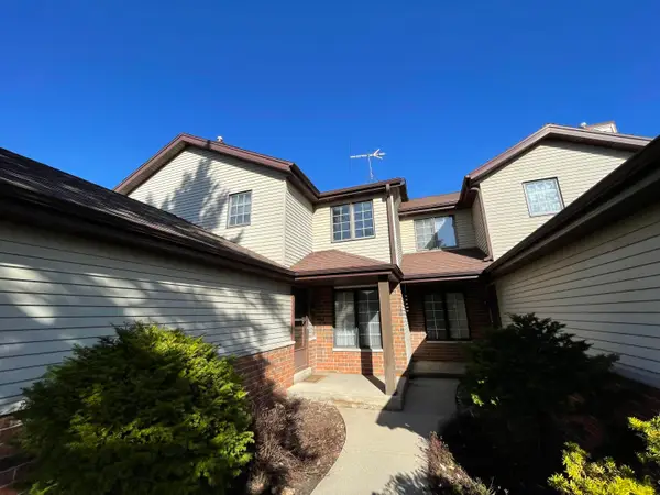 8105 S Legend Dr, Franklin, WI 53132