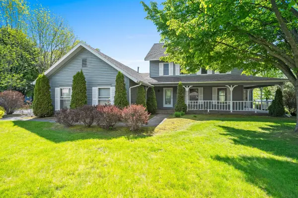 4116 Michigan Shores Dr, Menominee, MI 49858