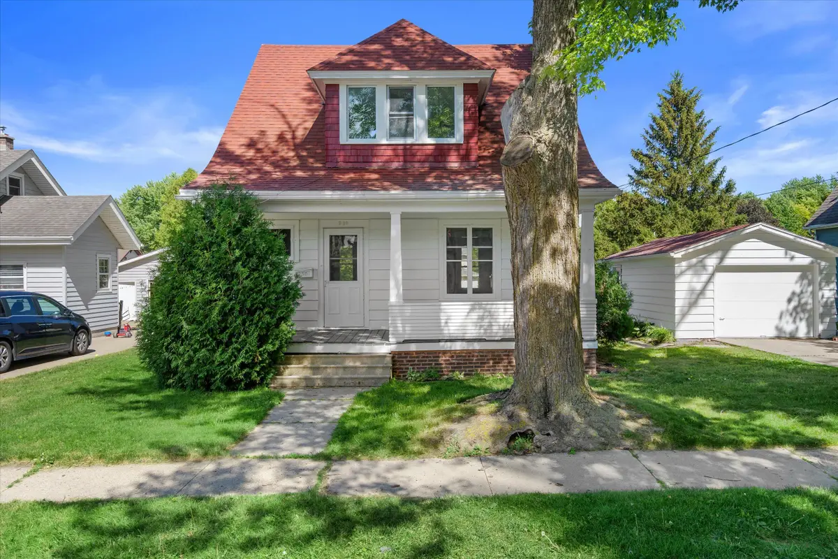 250 N Henninger St, Mayville, WI 53050 - #1