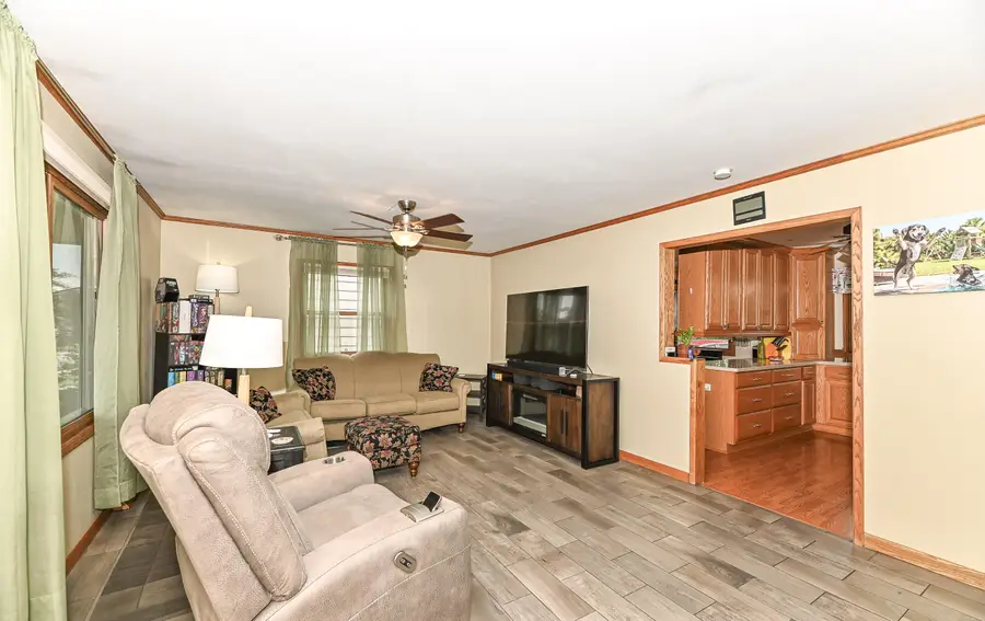 1332 Lakeview Ave, South Milwaukee, WI 53172 - #3