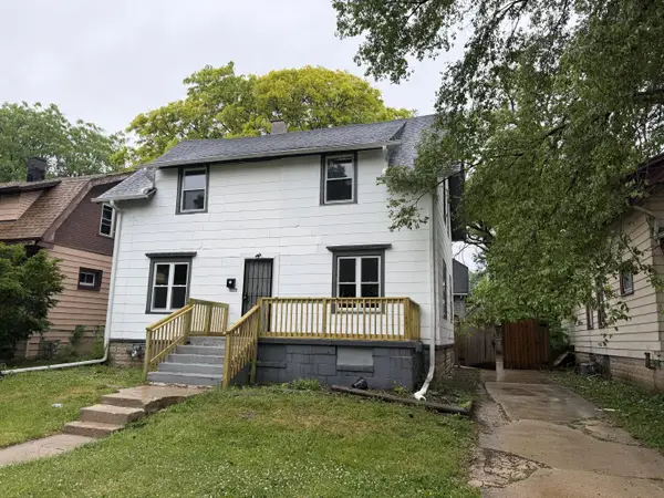 3726 W Fairmount Ave, Milwaukee, WI 53209