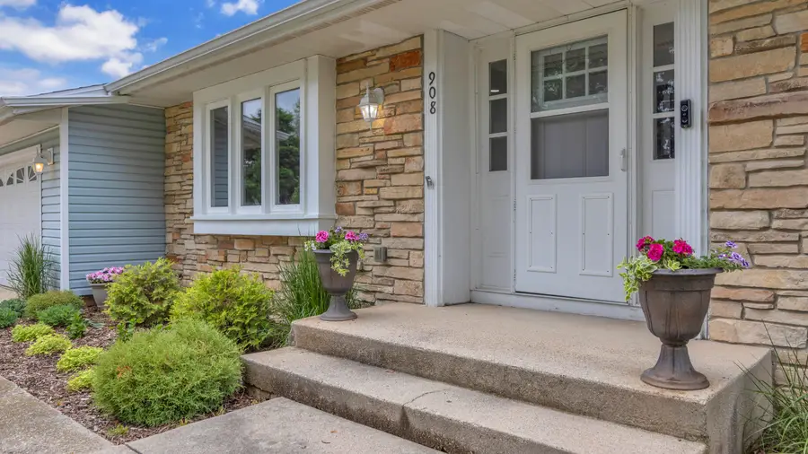 908 Meadow Ln, Fond Du Lac, WI 54935 - #2