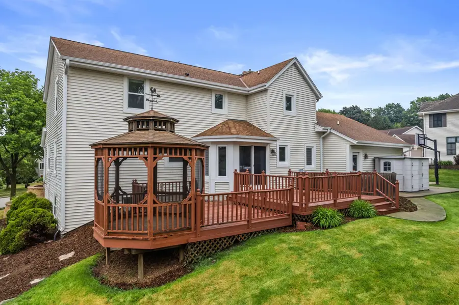 1211 Highpoint Ln, Waukesha, WI 53189 - #2