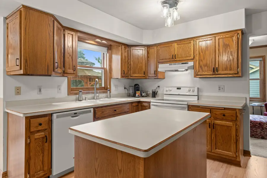 1211 Highpoint Ln, Waukesha, WI 53189 - #3
