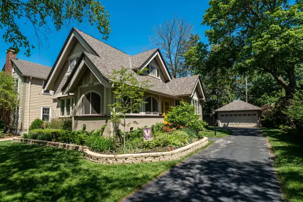 2416 E Beverly Rd, Shorewood, WI 53211