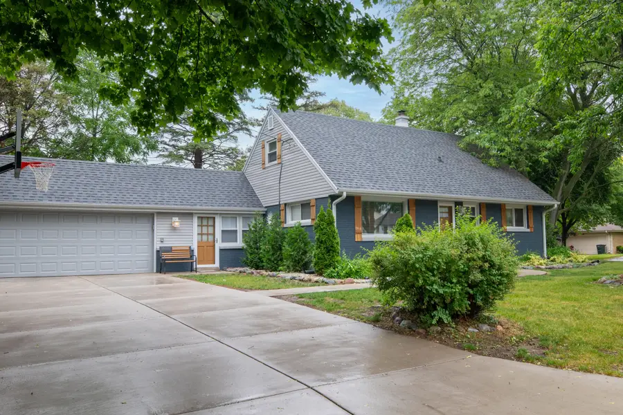 9504 W Hope Ave, Wauwatosa, WI 53222 - #2