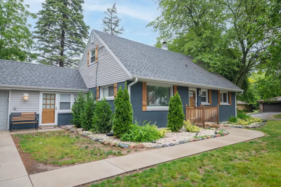 9504 W Hope Ave, Wauwatosa, WI 53222 - #3