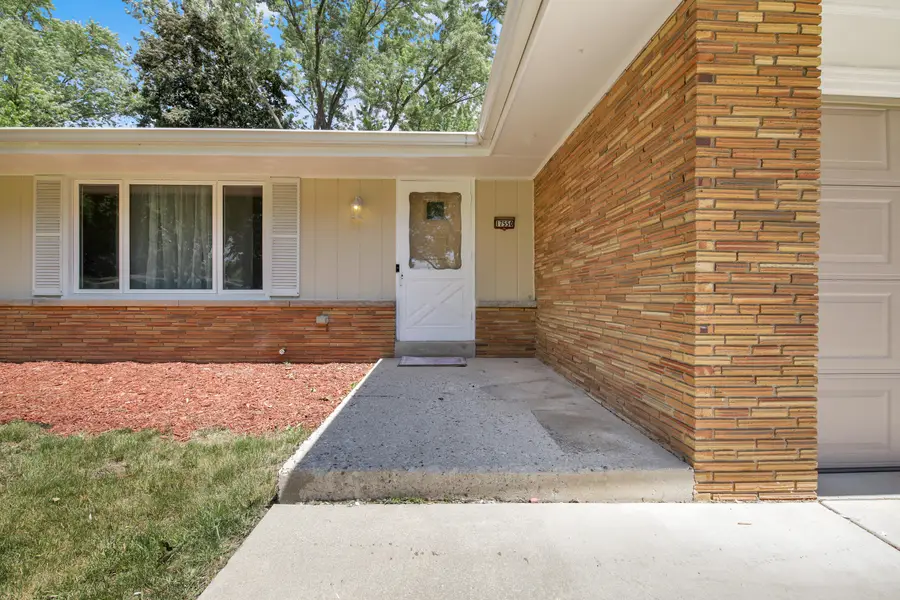 17550 Brooklawn Dr, Brookfield, WI 53045 - #2