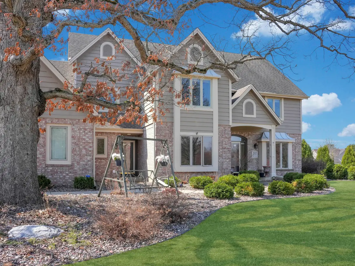 9223 W Wyndham Hills Ct, Franklin, WI 53132 - #1