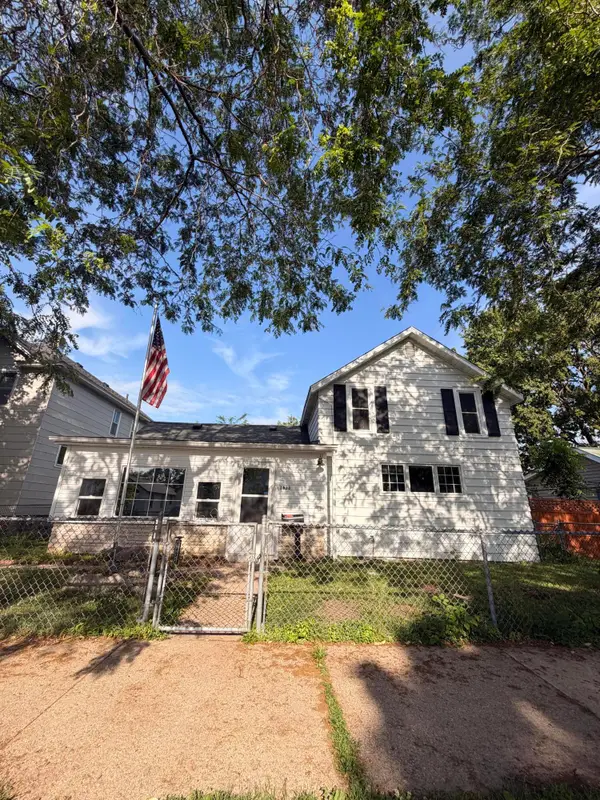 1633 Avon St, La Crosse, WI 54603