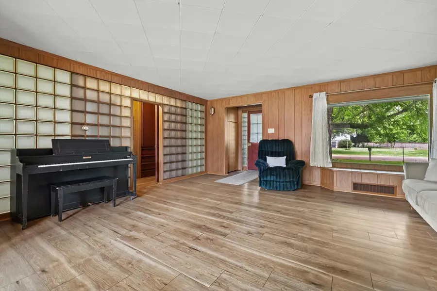 105 W Northwater St, Silver Lake, WI 53170 - #3