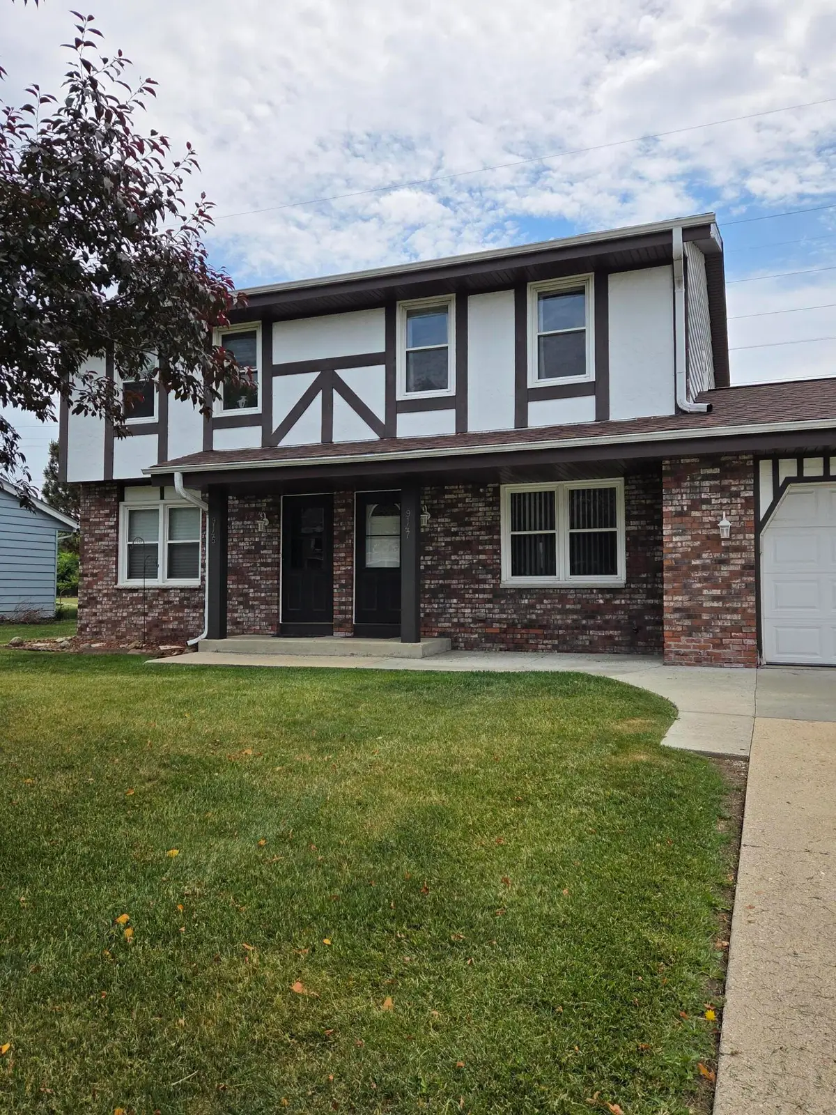 9145 W Allerton Ave, Greenfield, WI 53228 - #1