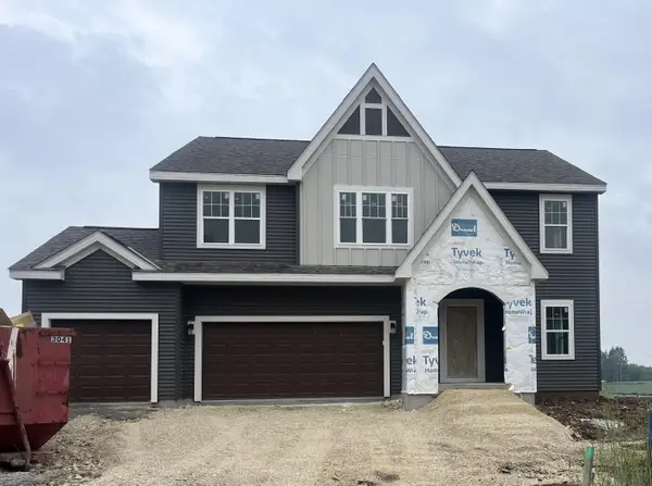 626 Hawks Ridge Rd, Grafton, WI 53024