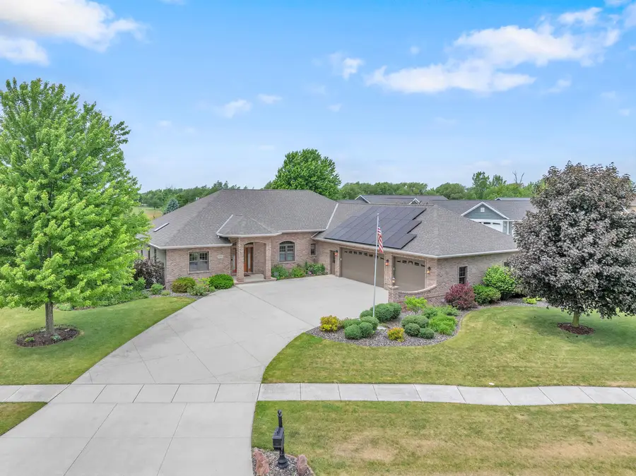 420 N Country Ln, Fond Du Lac, WI 54935 - #2