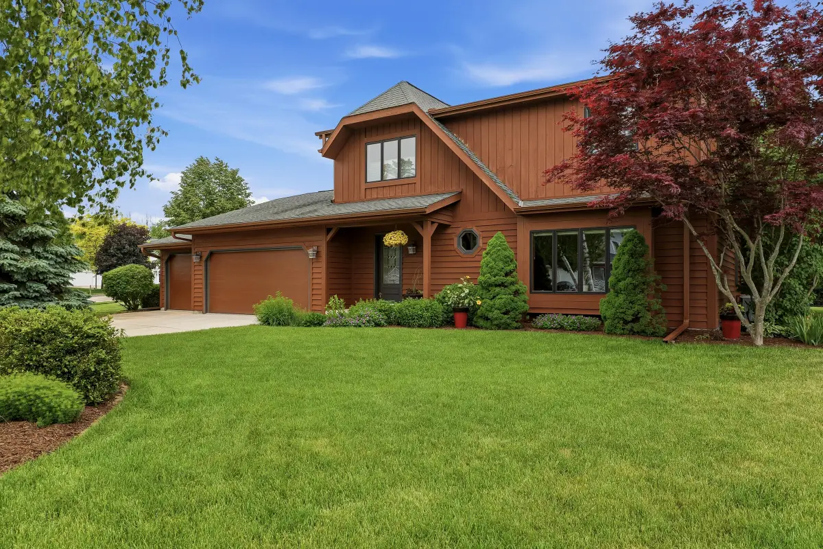 3720 Briarwood Ln, Manitowoc, WI 54220 - #1