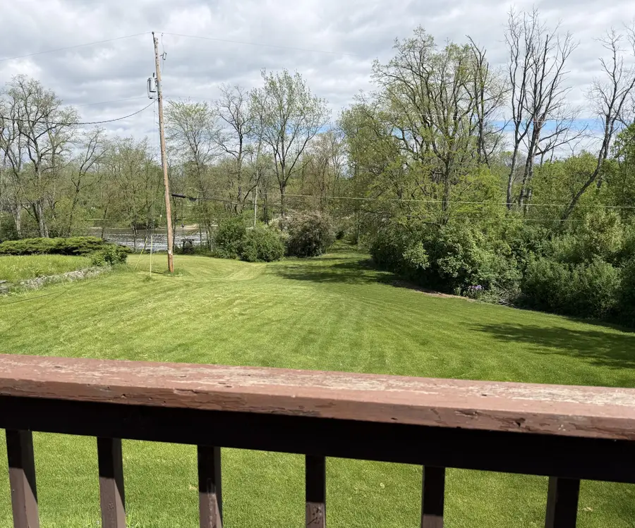 5550 W Parkview Dr, Mequon, WI 53092 - #2