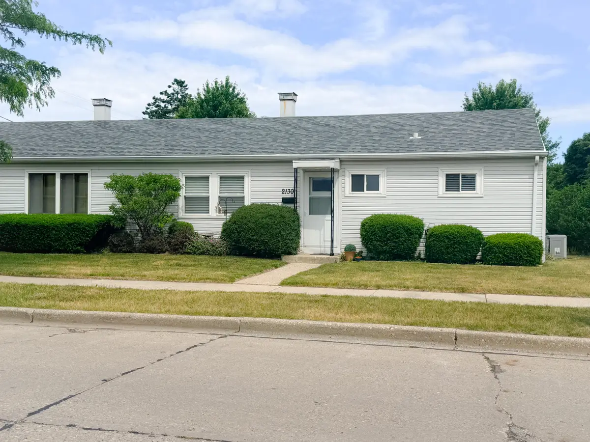 2130 W Howard Ave, Milwaukee, WI 53221 - #1