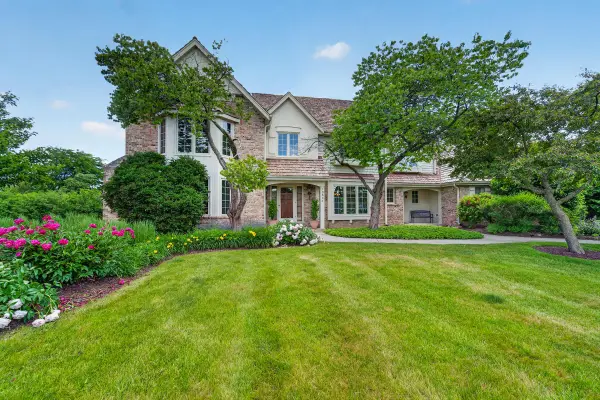 10504 N Haddonstone Pl, Mequon, WI 53092