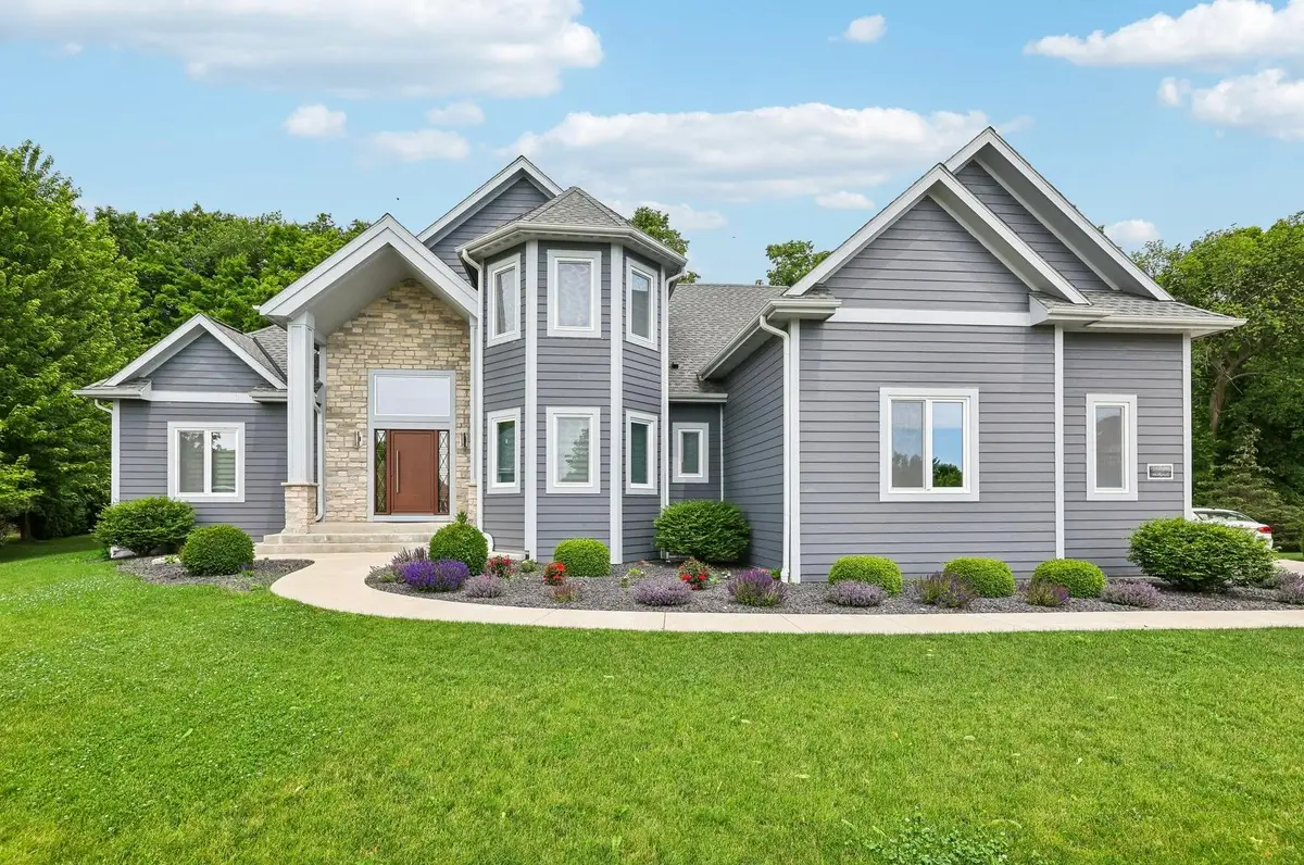 W166S7110 Still Meadow Ct, Muskego, WI 53150 - #1