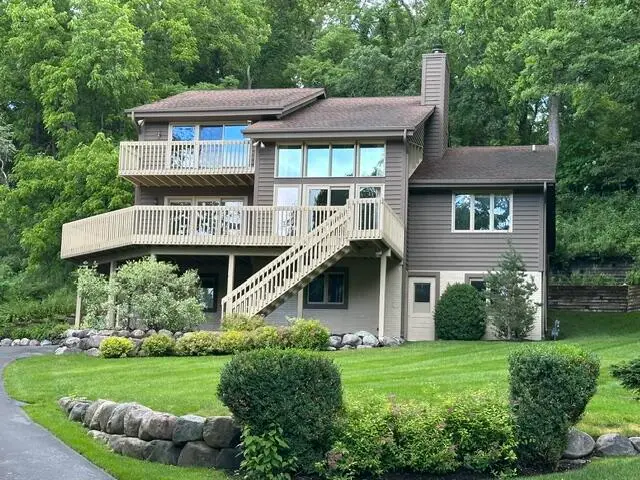 790 Garrison Ct, Delafield, WI 53018 - #1