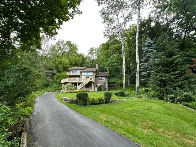 790 Garrison Ct, Delafield, WI 53018 - #2