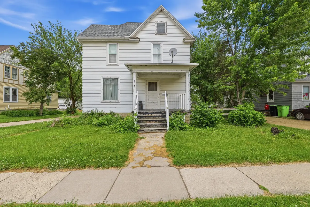 108 Prospect Ave, Beaver Dam, WI 53916 - #1
