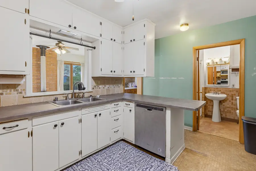 108 Prospect Ave, Beaver Dam, WI 53916 - #2