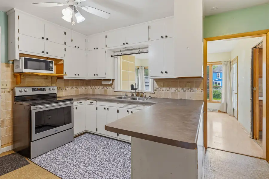 108 Prospect Ave, Beaver Dam, WI 53916 - #3