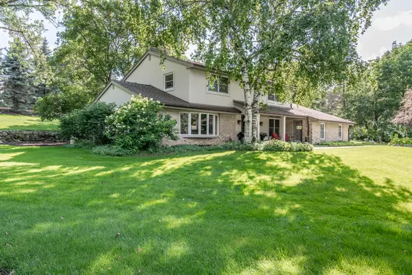 1405 Victoria Cir N, Elm Grove, WI 53122