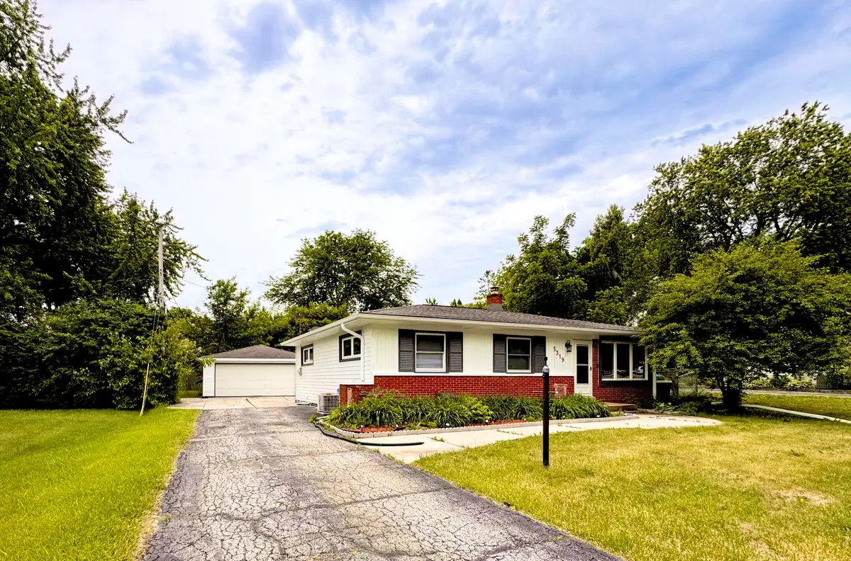 5319 W Spring Ln, Milwaukee, WI 53223 - #1