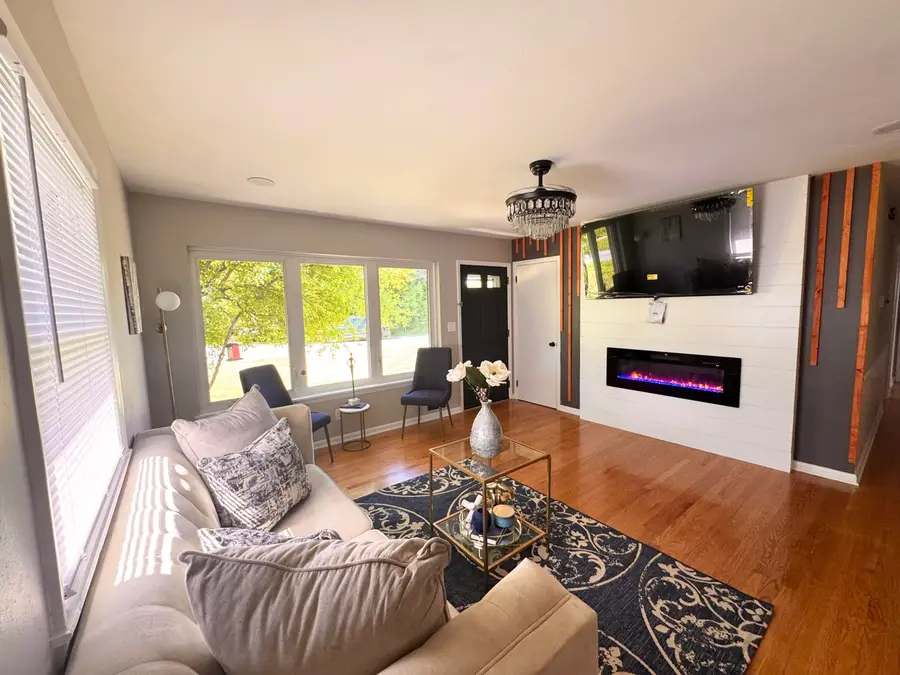 5319 W Spring Ln, Milwaukee, WI 53223 - #2