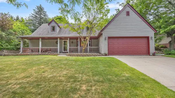 715 Hawthorn Dr, West Bend, WI 53095