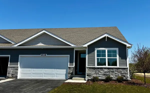 818A Concord Cir, Burlington, WI 53105