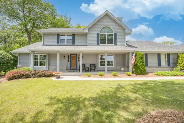 W153N5311 Plaza Dr, Menomonee Falls, WI 53051