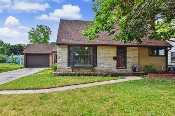 457 W 5th St, Oconomowoc, WI 53066
