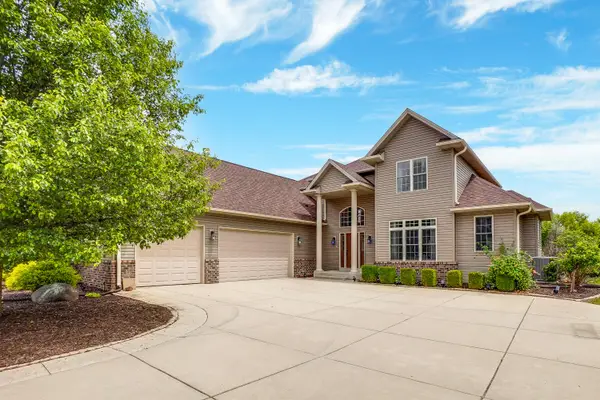 750 Pinehurst Dr, Mukwonago, WI 53149