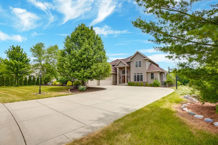 750 Pinehurst Dr, Mukwonago, WI 53149 - #2