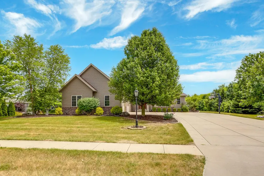 750 Pinehurst Dr, Mukwonago, WI 53149 - #3