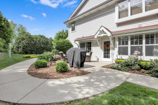 6060 S Crosswinds Dr, Cudahy, WI 53110