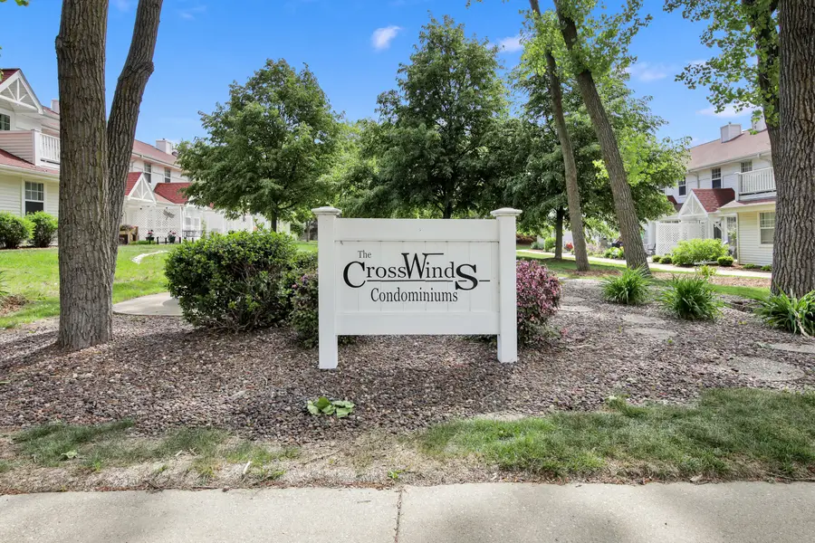 6060 S Crosswinds Dr, Cudahy, WI 53110 - #3