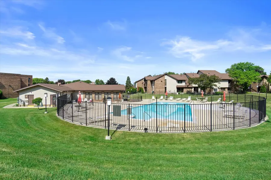 3635 N Tucker Pl, Milwaukee, WI 53222 - #2