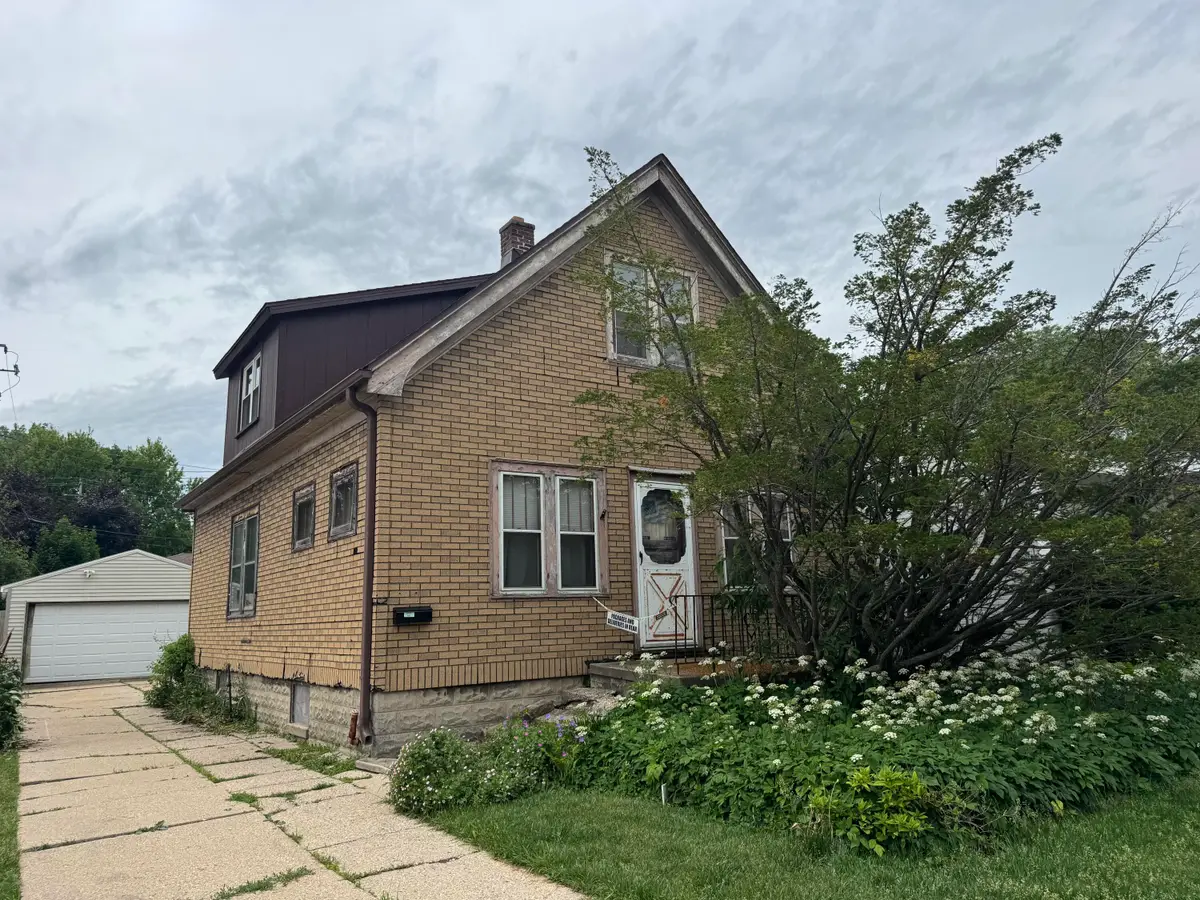 8525 W Lincoln Ave, West Allis, WI 53227 - #1