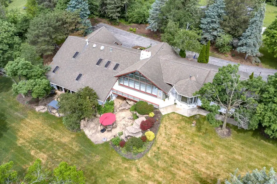 W215N5353 Ada Ct, Menomonee Falls, WI 53051 - #2