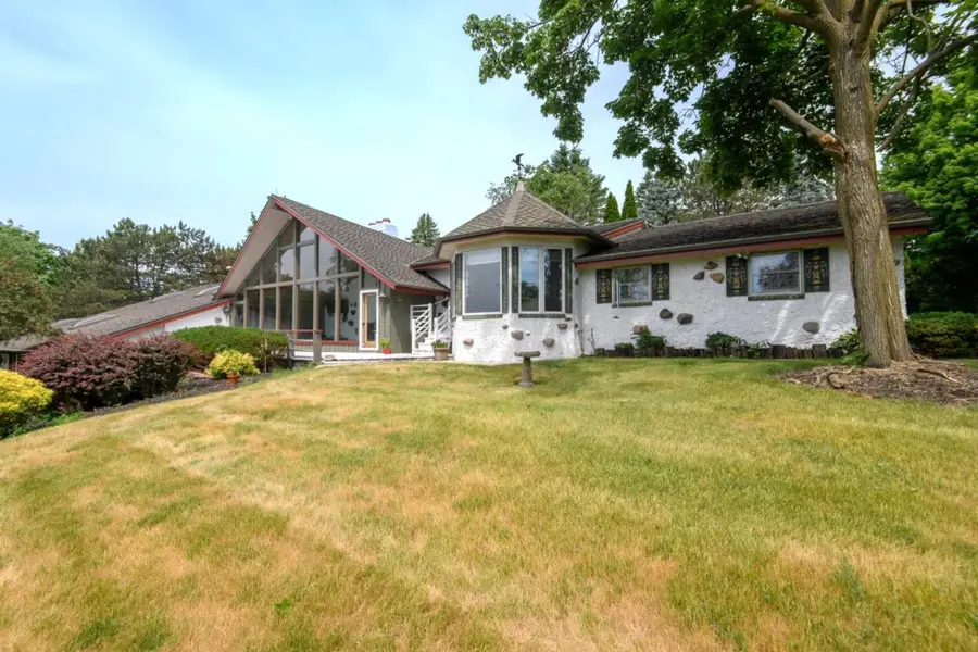 W215N5353 Ada Ct, Menomonee Falls, WI 53051 - #3