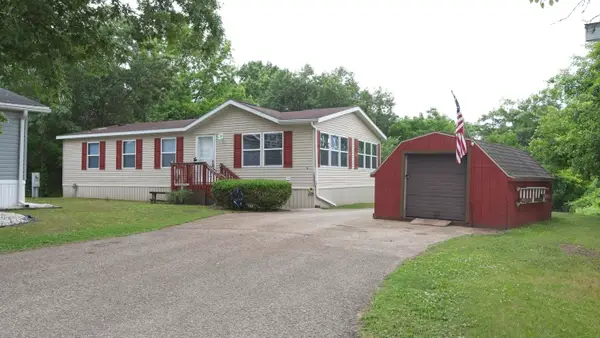 N6265 Suburban Heights Rd, Pardeeville, WI 53954